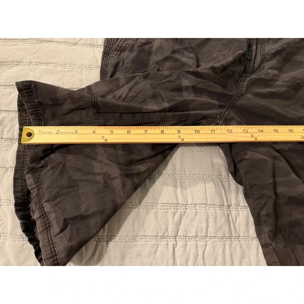 Buckle Black Mens Athletic Fit Cargo Shorts Grey Camo Size 38 Ripstop Utility
